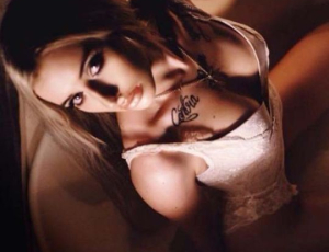 ISTANBUL, Türkiye travaille pour les filles