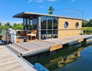 Houseboat Neo | Houseboat
