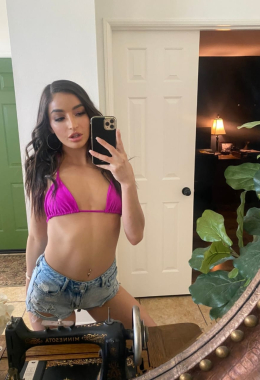 Escort model Delphine in Ajaccio